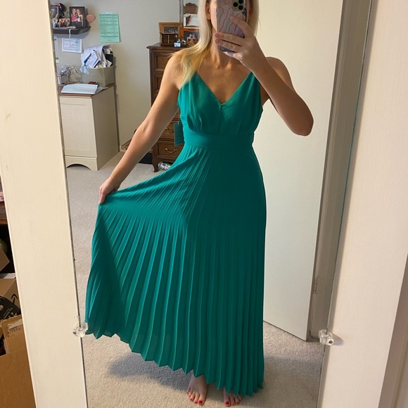 NWT Kenedik Green Maxi Dress- size small - Picture 3 of 10